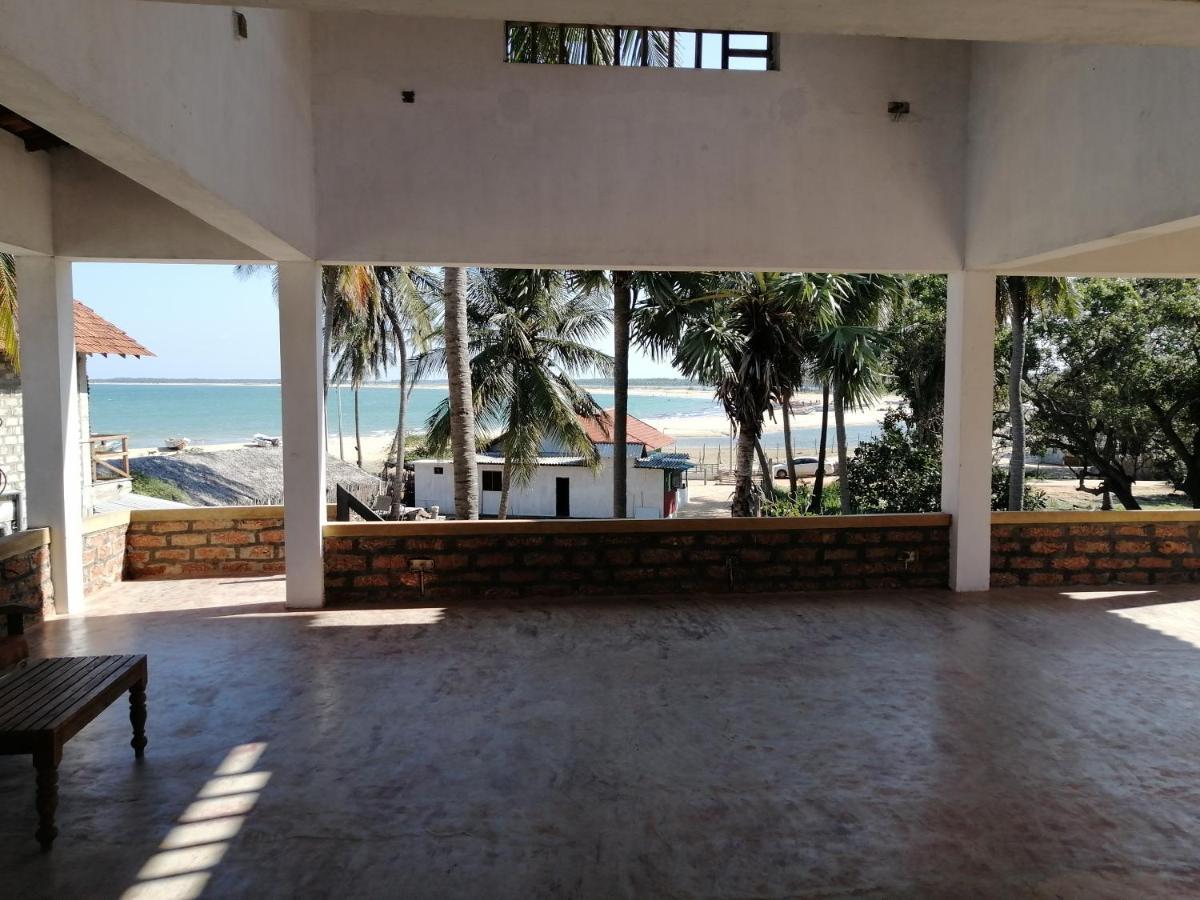 Red Coral Kitesurfing Resort Kalpitiya Bagian luar foto