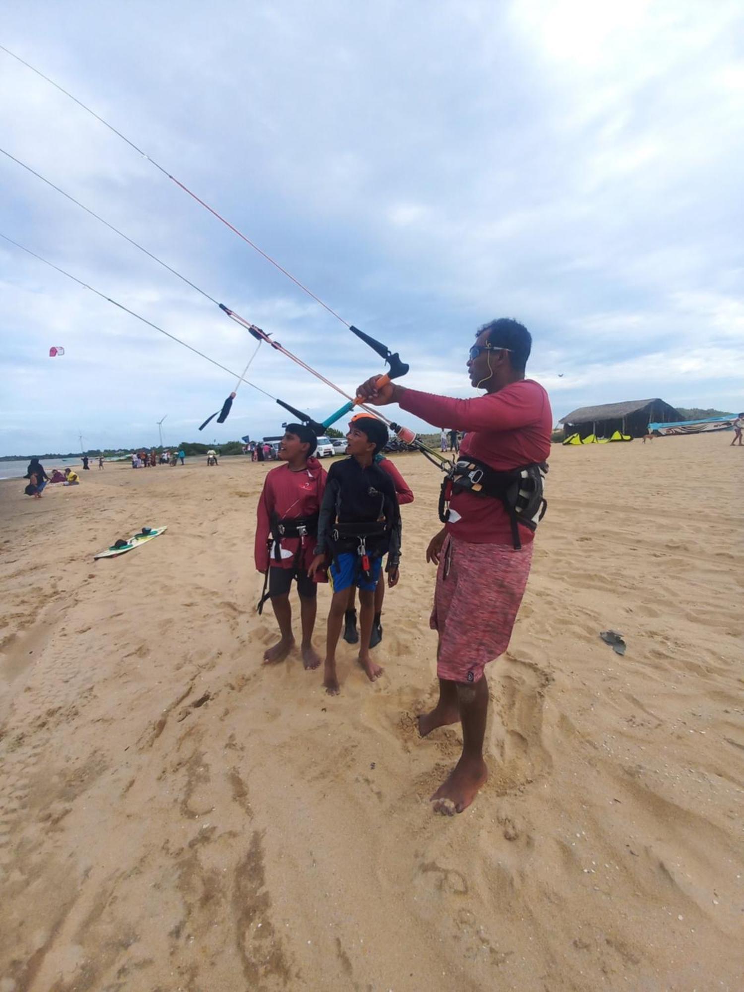 Red Coral Kitesurfing Resort Kalpitiya Bagian luar foto