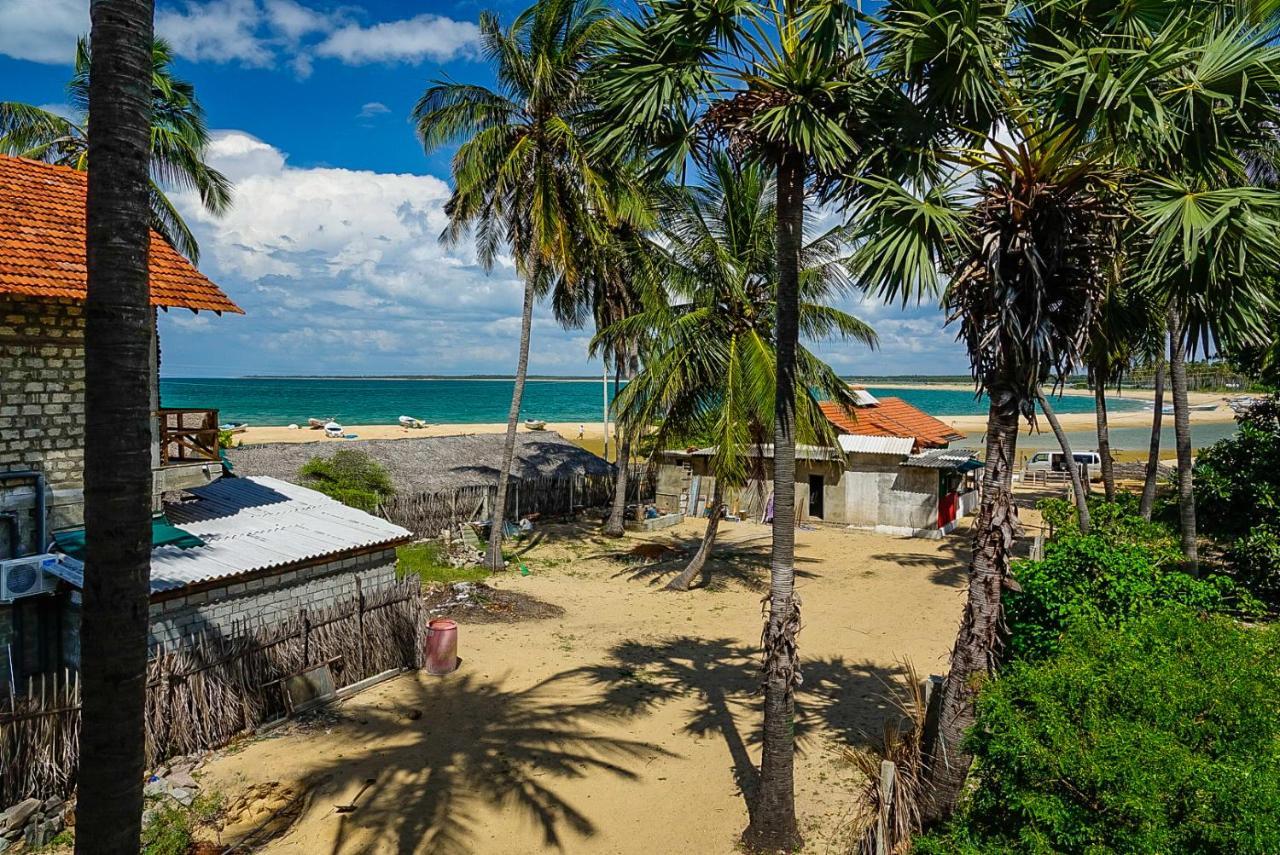 Red Coral Kitesurfing Resort Kalpitiya Bagian luar foto